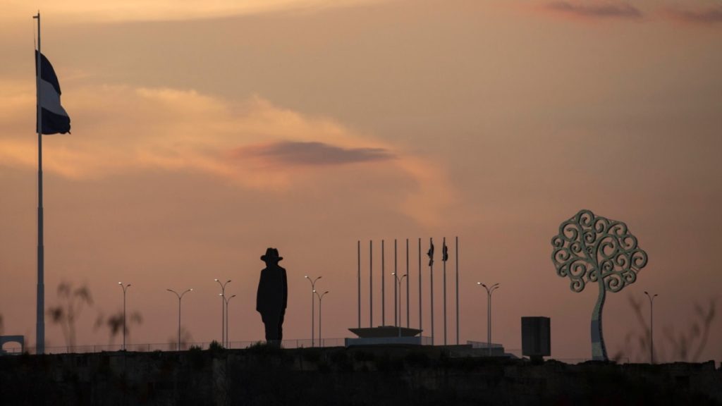 They return to Nicaragua "trees of life"symbol of power of Vice President Rosario Murillo