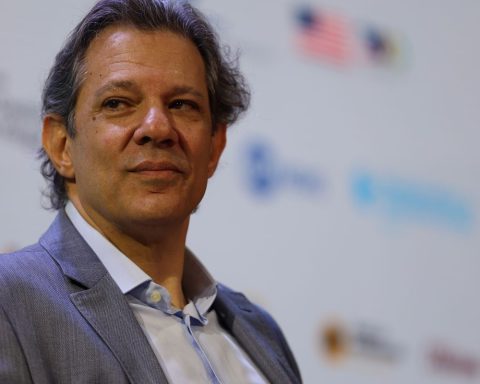 To meet fiscal milestone, government suspends R$15 billion from budget