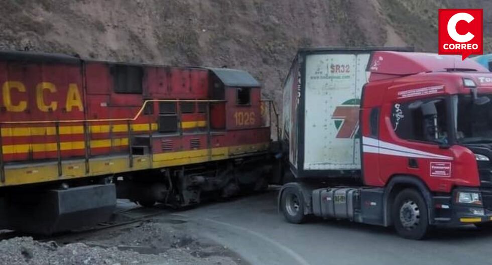 Trailer collides with train on the Lima – La Oroya line