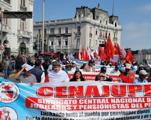 Unions reject Boluarte and demand a better minimum wage