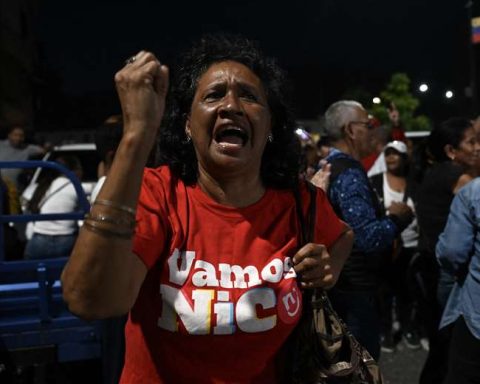 Venezuelan Electoral Council: Maduro won the election with 51% (5,150,092 votes)