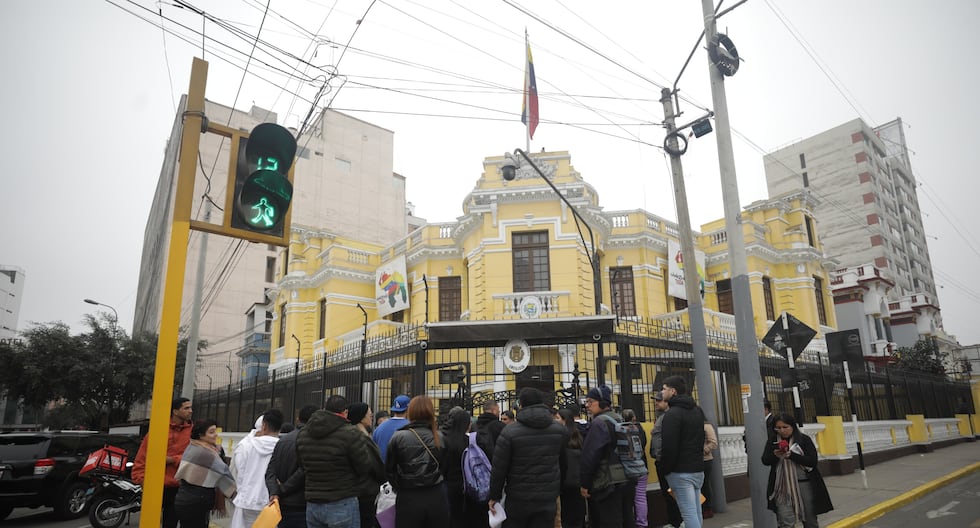 Venezuelan Embassy in Peru indefinitely suspends its services and all consular procedures