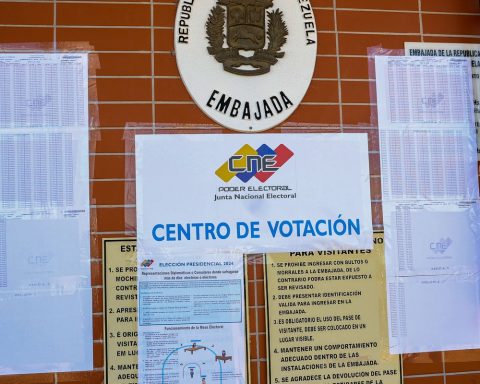 Venezuelans in Brasilia express desire for change with elections