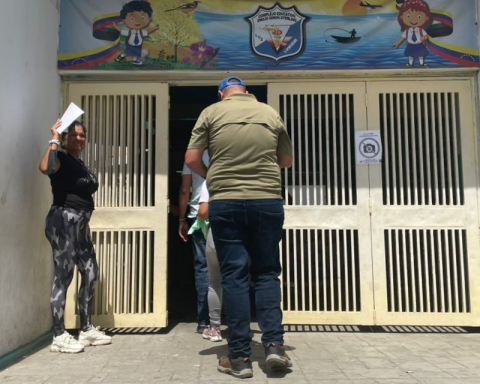 Voters report slowness at Vargas polling stations