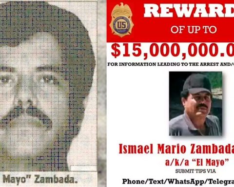 What was the reward for information that would help capture Mayo Zambada?