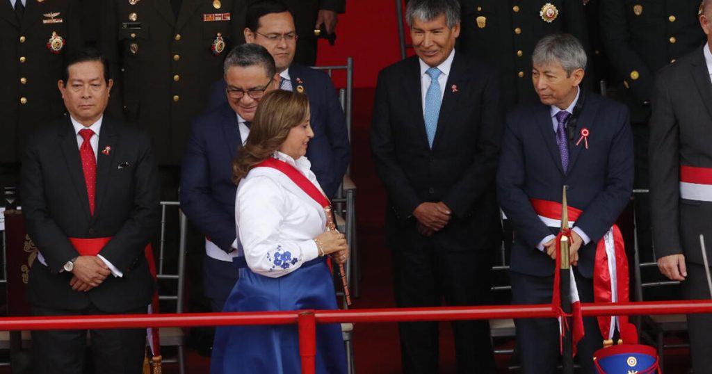 Wilfredo Oscorima was invited to the official stage of the military parade: Dina Boluarte avoided greeting him