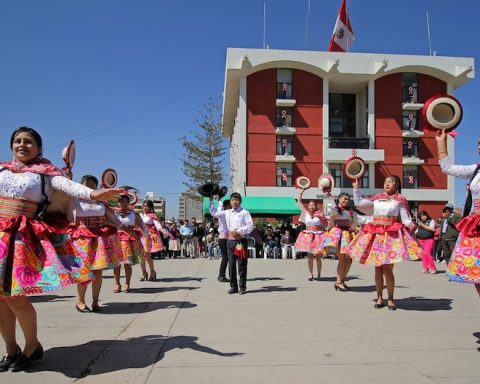 Will you visit Huancayo during Santiago season? Learn about the nine paintings that every Santiago resident should know