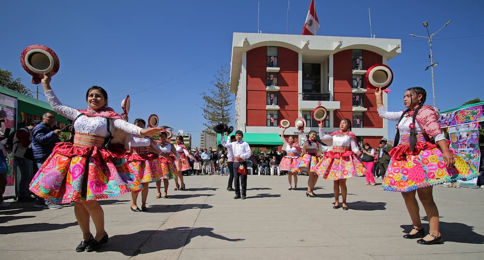 Will you visit Huancayo during Santiago season? Learn about the nine paintings that every Santiago resident should know