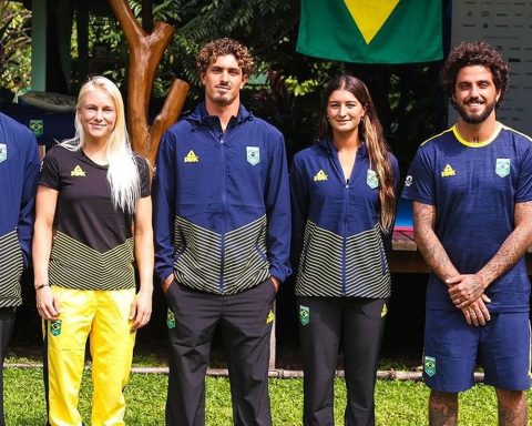 With the largest surfing team, Brazilians await competition in Tahiti