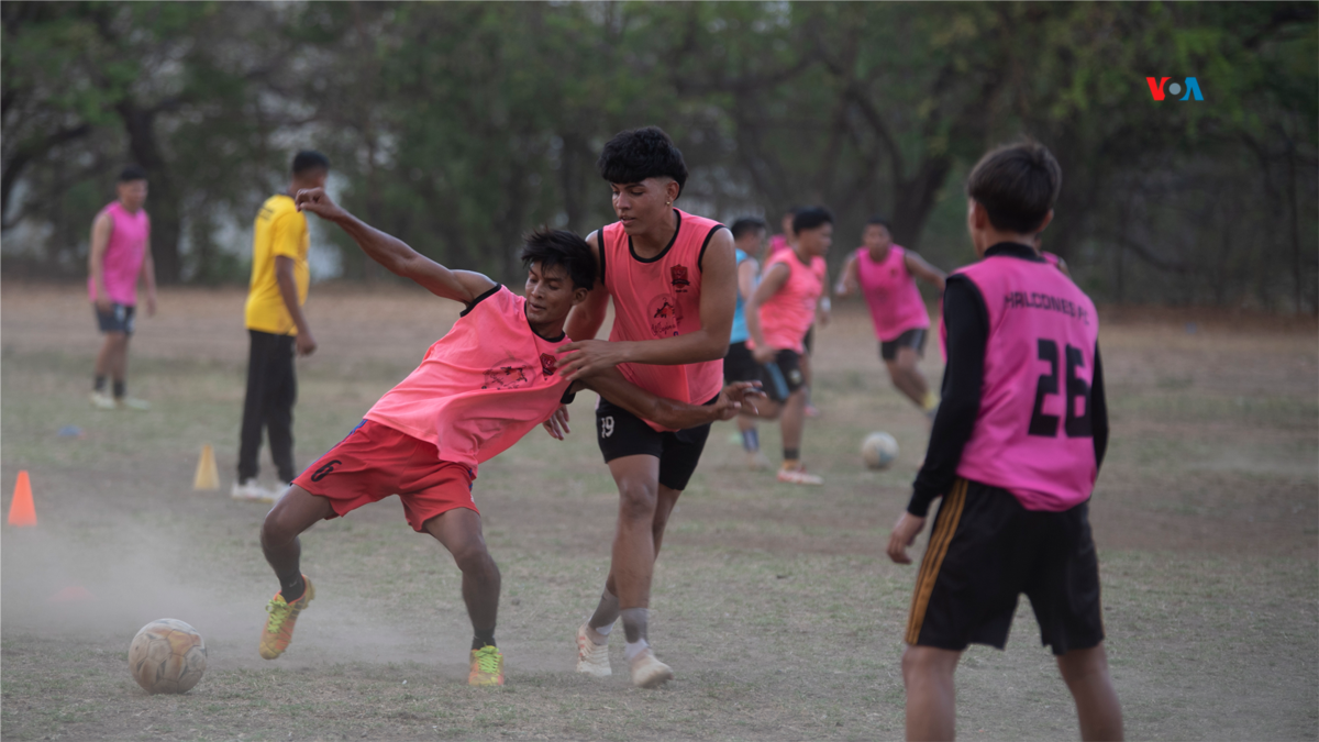 "The Hawks": the football group that breaks the stereotypes of machismo in Nicaragua