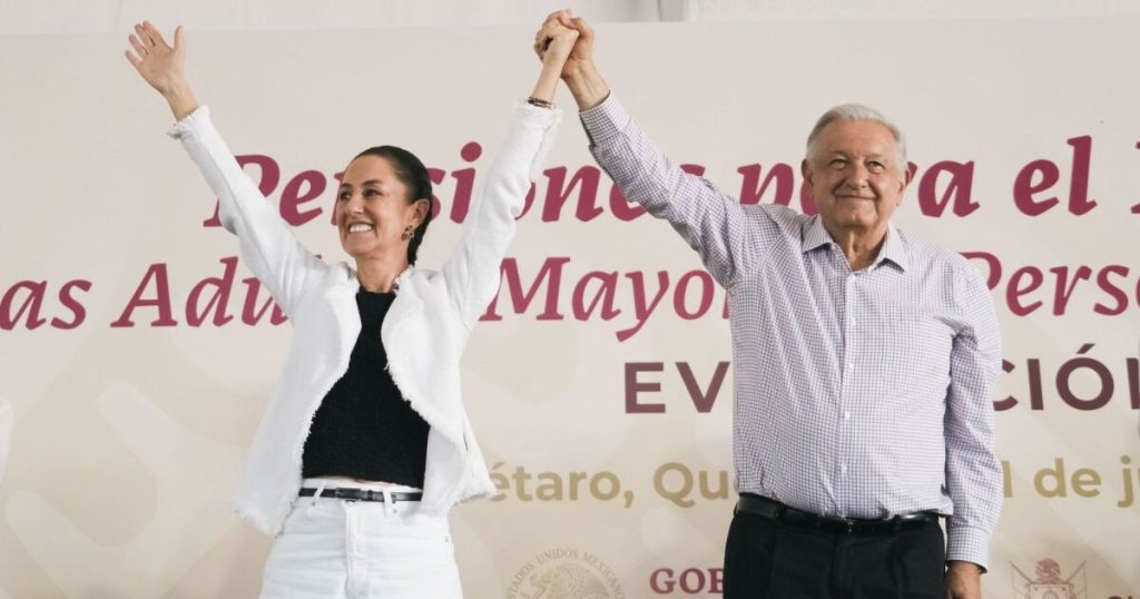 AMLO and Sheinbaum celebrate the start of production in Dos Bocas