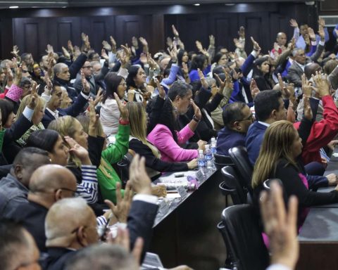 AN approved the Law on the Supervision and Regulation of NGOs