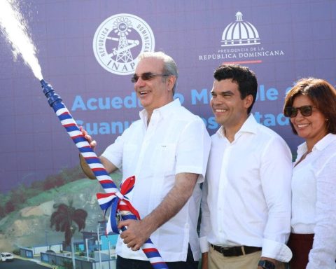 Abinader and Wellington Arnaud inaugurate the Aqueduct in Monte Plata