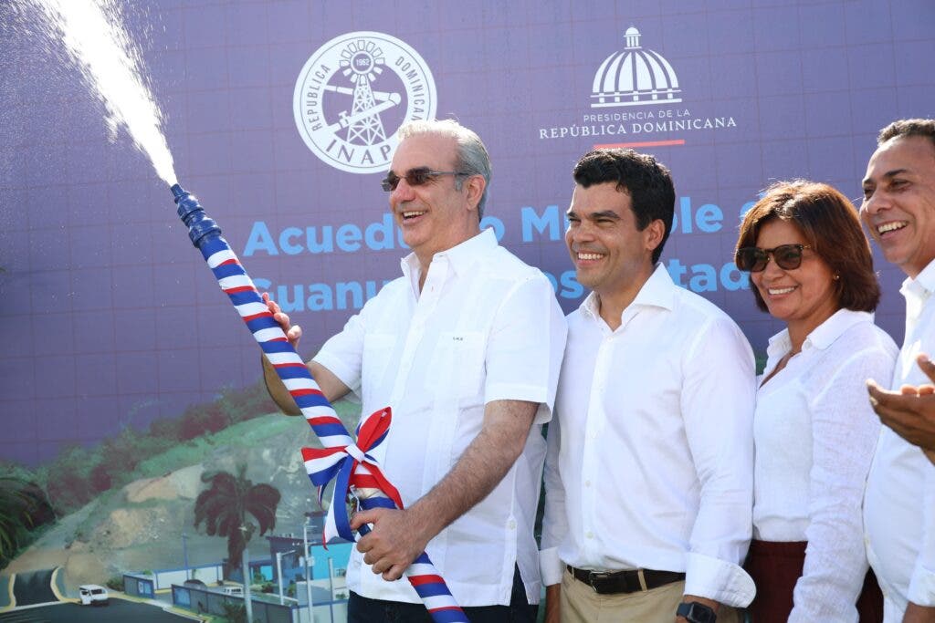 Abinader and Wellington Arnaud inaugurate the Aqueduct in Monte Plata