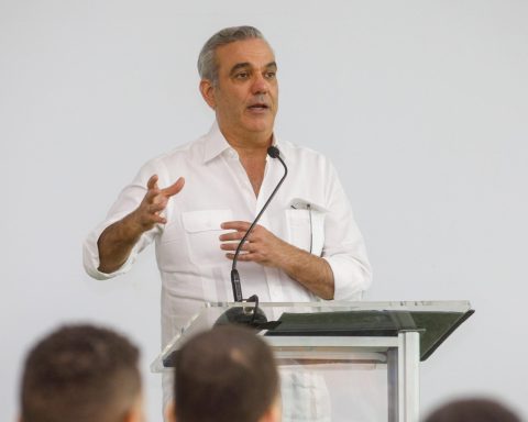 Abinader seguirá escuchando sectores en busca de soluciones