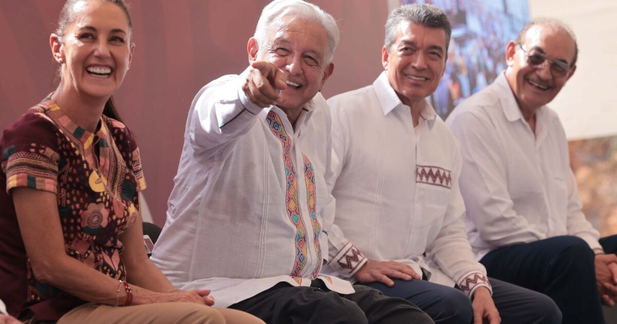 After six years of attempts, AMLO will fulfill his promise: limiting public officials' salaries