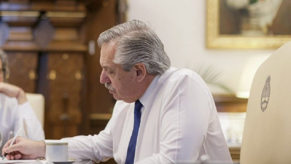 Alberto Fernández formalized his resignation from the presidency of the PJ