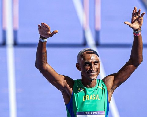 Alison dos Santos and Matheus Lima reach the semi-finals of the 400m hurdles