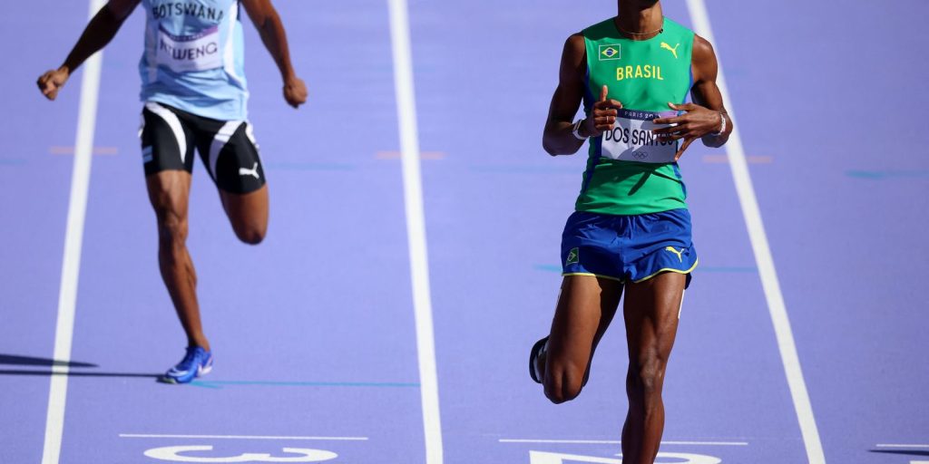 Alison dos Santos secures presence in 400m hurdles final