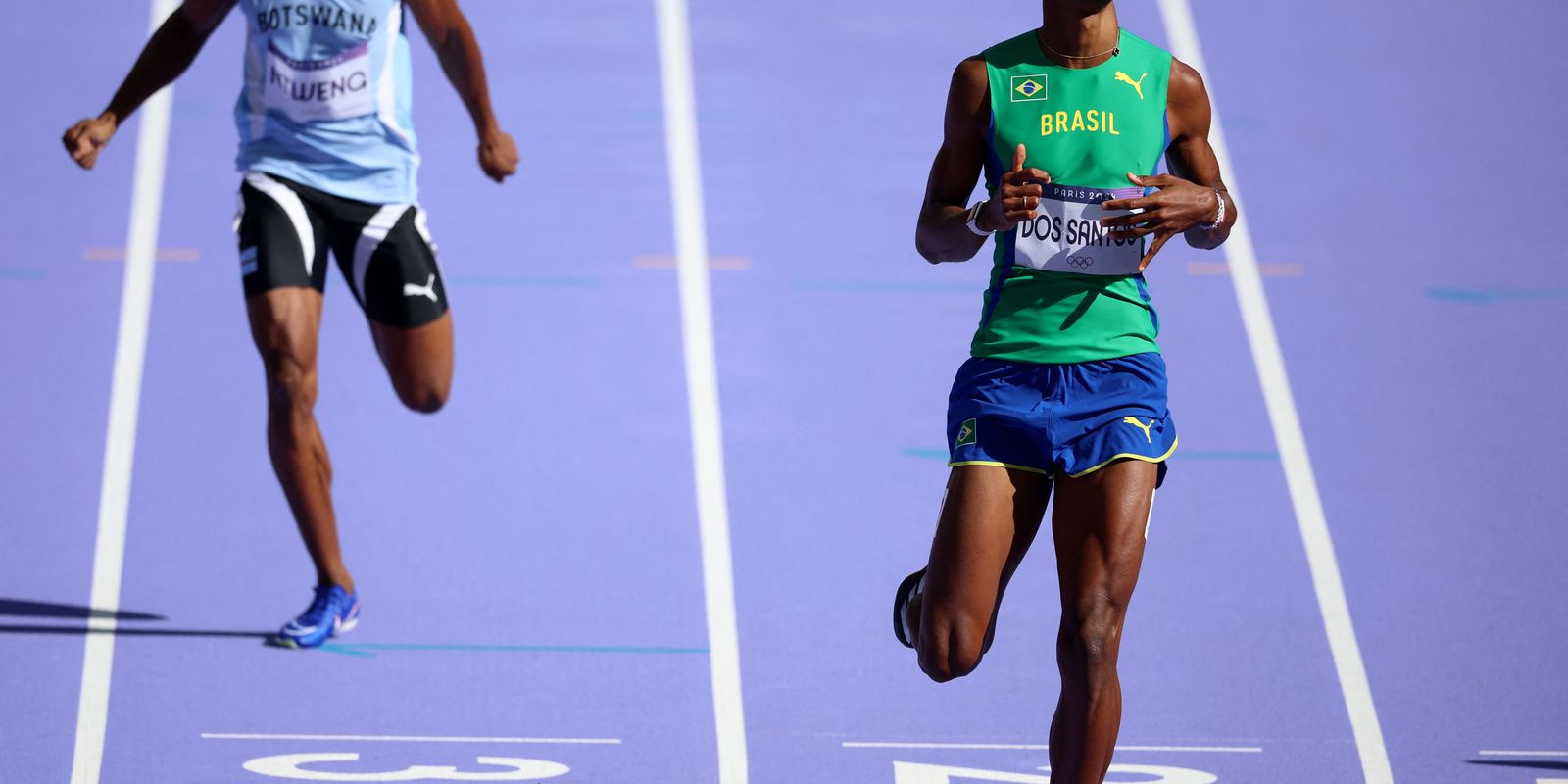 Alison dos Santos secures presence in 400m hurdles final