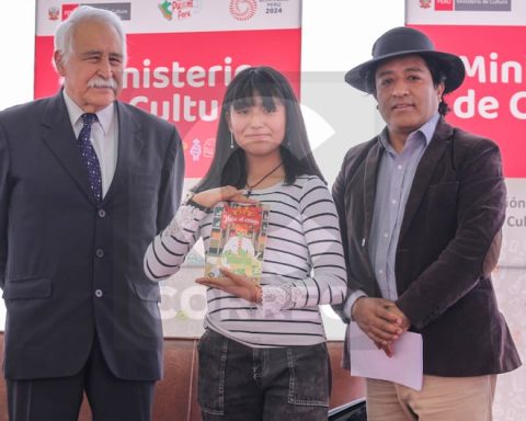 Antuaneth Inga: 12-year-old writer presents her book 'Mike the Rabbit' at the VIII FIL