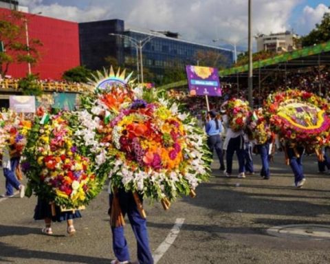 Are you going to the Flower Fair? Here is the schedule, times and parades