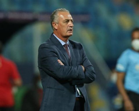 Argentine Gustavo Alfaro resigns as Costa Rica coach