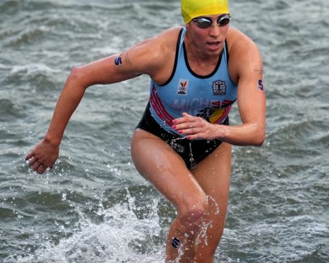 Athlete falls ill and Belgium withdraws from mixed triathlon