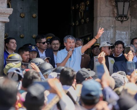 Ayacucho: On the third day of the anti-mining strike, hundreds of citizens go in search of Wilfredo Oscorima