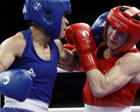 Bia Ferreira wins bronze in women's lightweight boxing