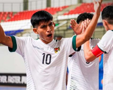 Bolivia qualified for the semi-finals of the South American Under-17 Futsal Championship