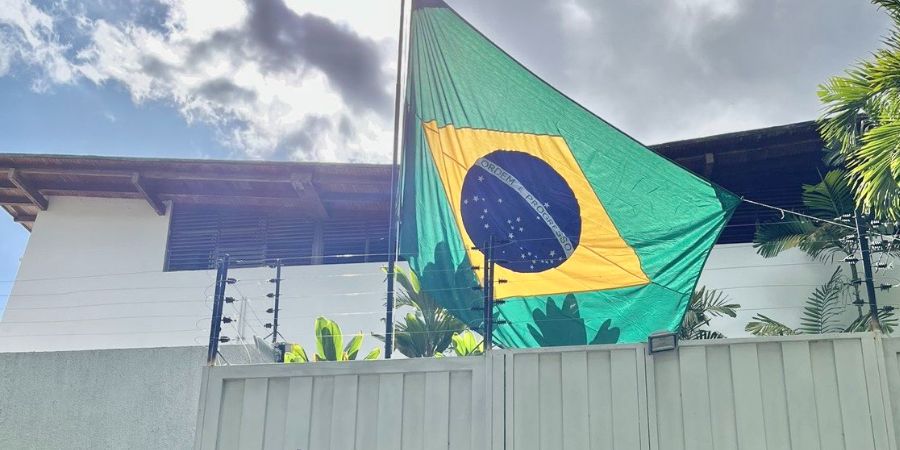 La bandera de Brasil fue izada en la Embajada de Argentina en Venezuela