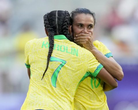 Brazil's dressing room begins to warm up for the semi-final against Spain