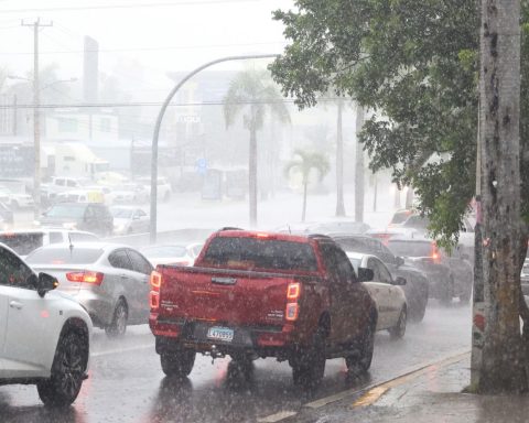 COE increases to 11 the number of provinces on alert for tropical wave and trough