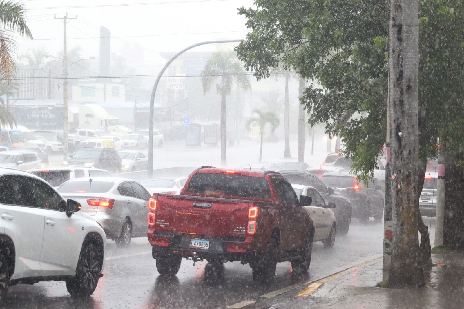 COE increases to 11 the number of provinces on alert for tropical wave and trough