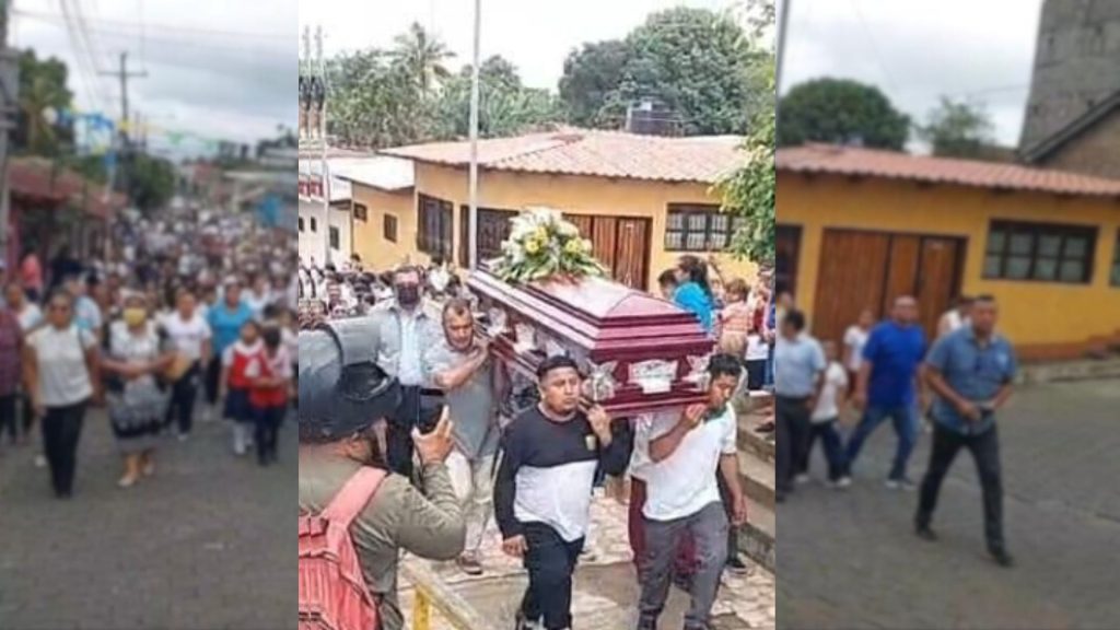 Catarina attends the burial of the minor Hollman Ariel Gaitán, murdered by his stepbrother