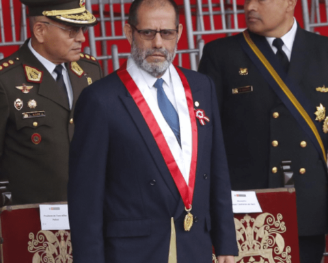 César Aguilar concealed the transfer of shares to his nephew when he applied for the position of comptroller, according to H13