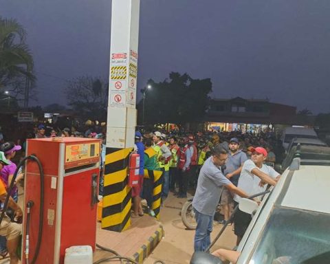 Chaos, anger and fatigue in the fuel lines in Concepción