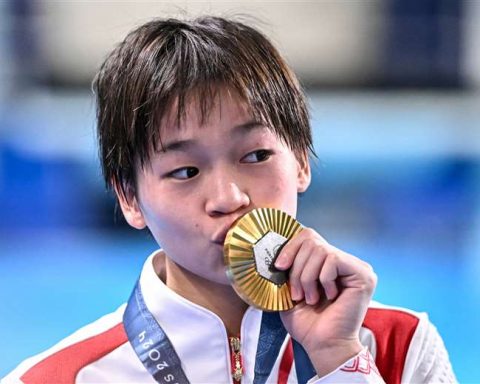 China's Quan wins second platform diving gold at Paris 2024