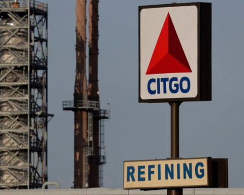 Citgo auction adds oil refinery that offered $8 billion as a bidder