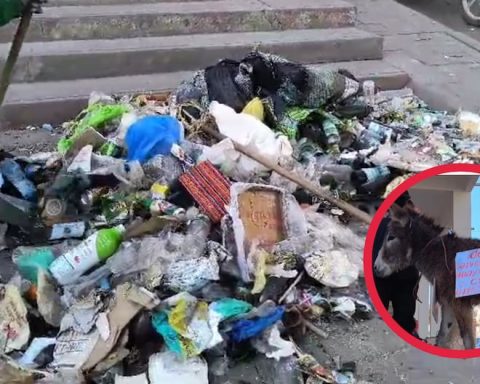 Citizens protest with garbage in the Regional Government of Junín due to contamination of the Huaytapallana