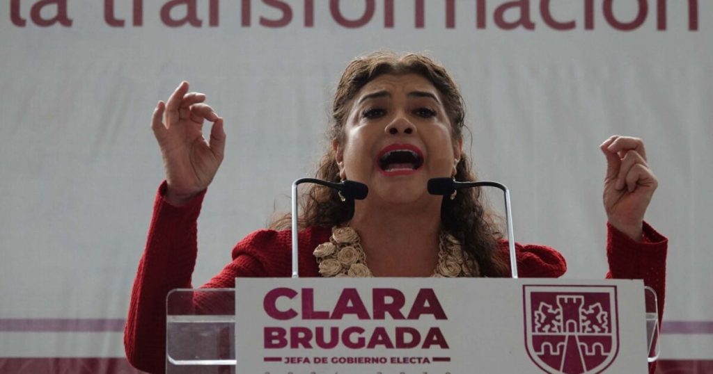 Clara Brugada promotes AMLO's legacy and judicial reform on tour in Mexico City