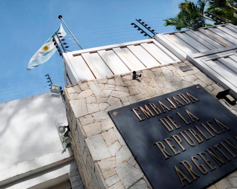 Clarín: Argentine embassy bank account in Caracas hacked and emptied