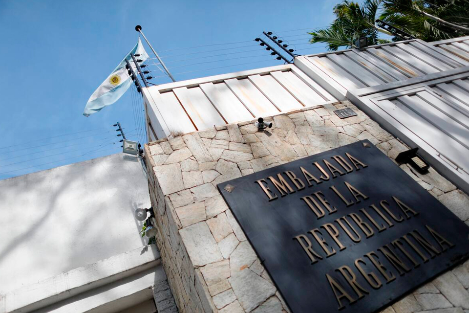 Clarín: Argentine embassy bank account in Caracas hacked and emptied