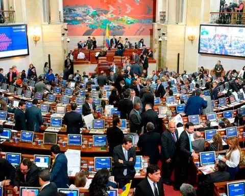 Colombian Senate approved inviting the Carter Center to present a report on Venezuela
