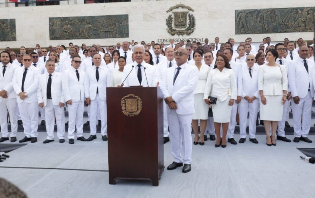 Congreso deja abierta legislatura ordinaria