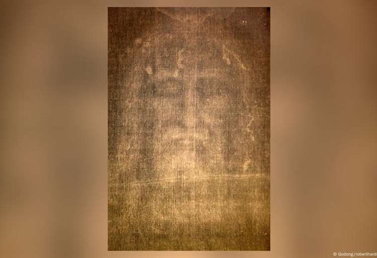 Controversy resurfaces: study places the Shroud of Turin in the time of Jesus