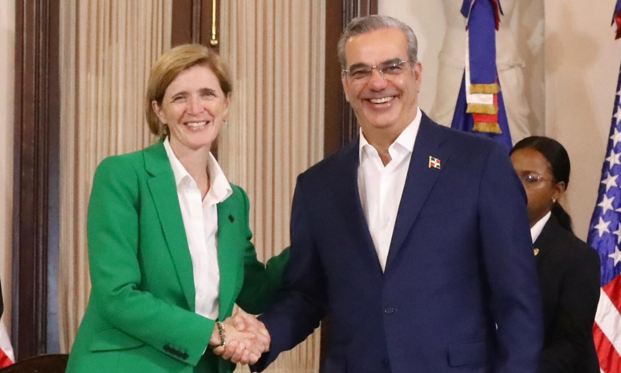 La administradora de la Agencia de los Estados Unidos para el Desarrollo Internacional (USAID), Samantha Power, y el presidente dominicano Luis Abinader