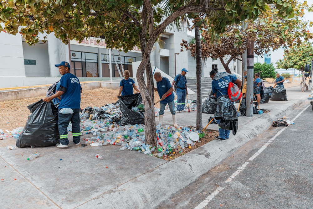 DNA says cleaning around the City Hall at the same time as the creation of Plastics by Schoolchildren