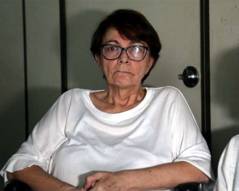 Deputies join the request to remove Eidy Roca from the 'respirators' case for humanitarian reasons